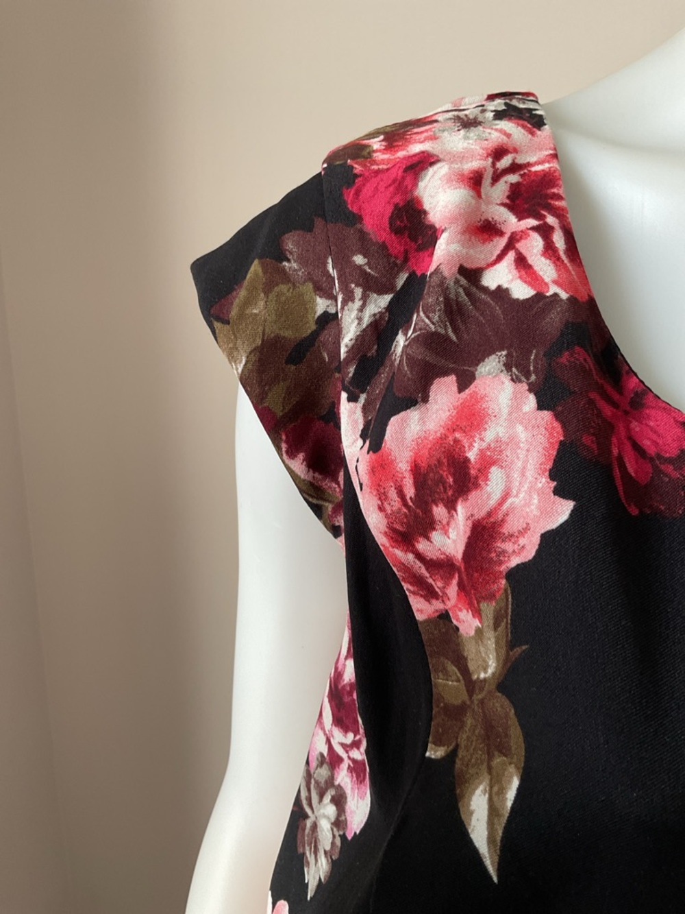 Ricki's Floral Dress - Picture 5 of 9